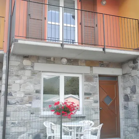 Charming In 70 M² With Mountain View * Livo (Lombardy)